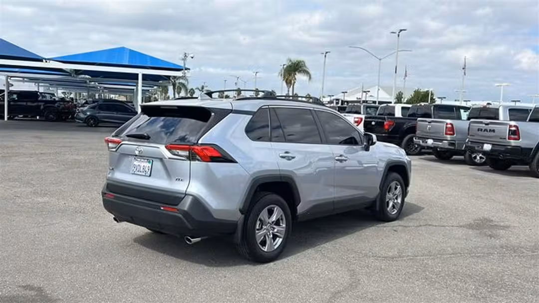 2025 Toyota Rav4 XLE - Image 3