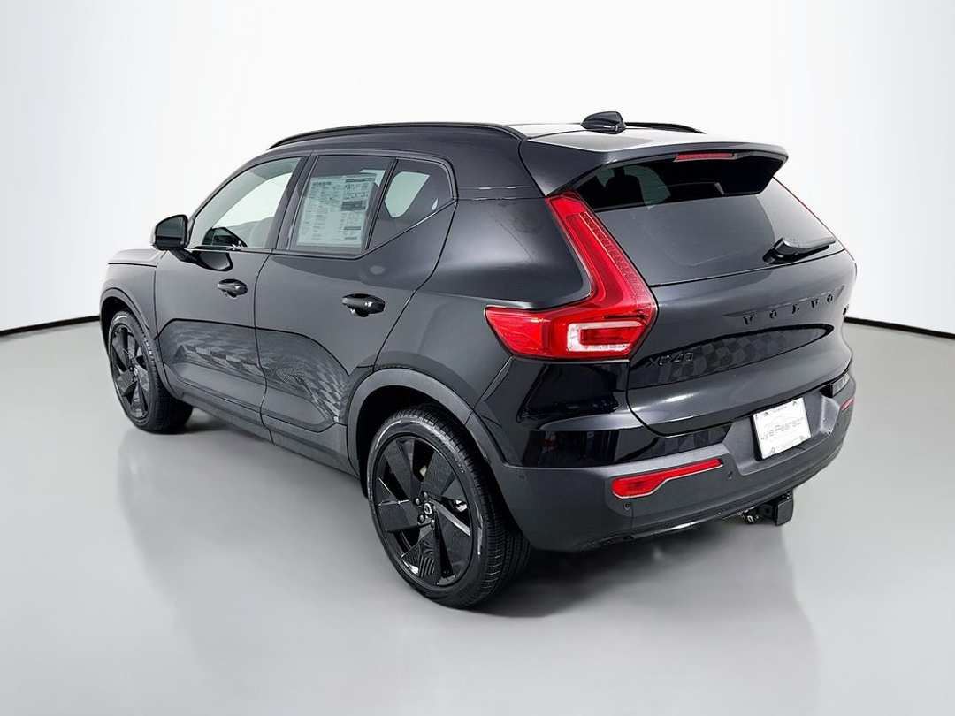 2026 Volvo Xc40 B5 Ultra Black Edition - Image 3