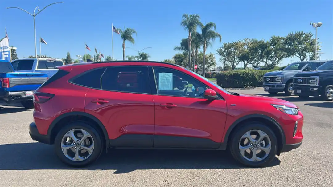 2025 Ford Escape STLine Select - Image 2