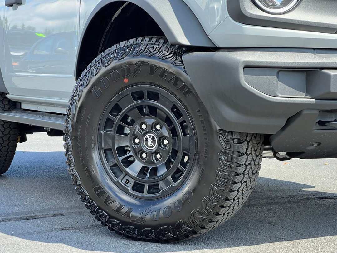 2026 Ford Bronco Base - Image 2