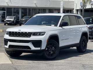 2026 Jeep Grand Cherokee Laredo Altitude