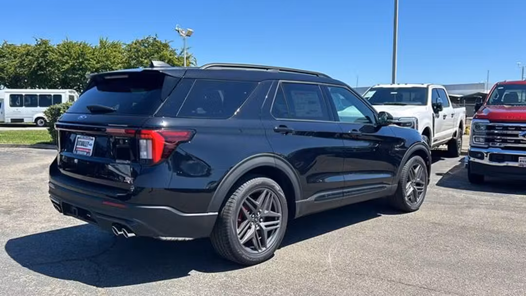 2026 Ford Explorer ST - Image 3