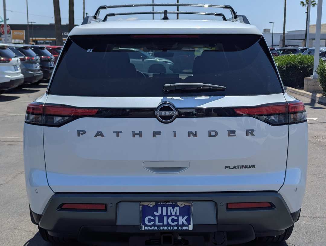 2026 Nissan Pathfinder Platinum - Image 3