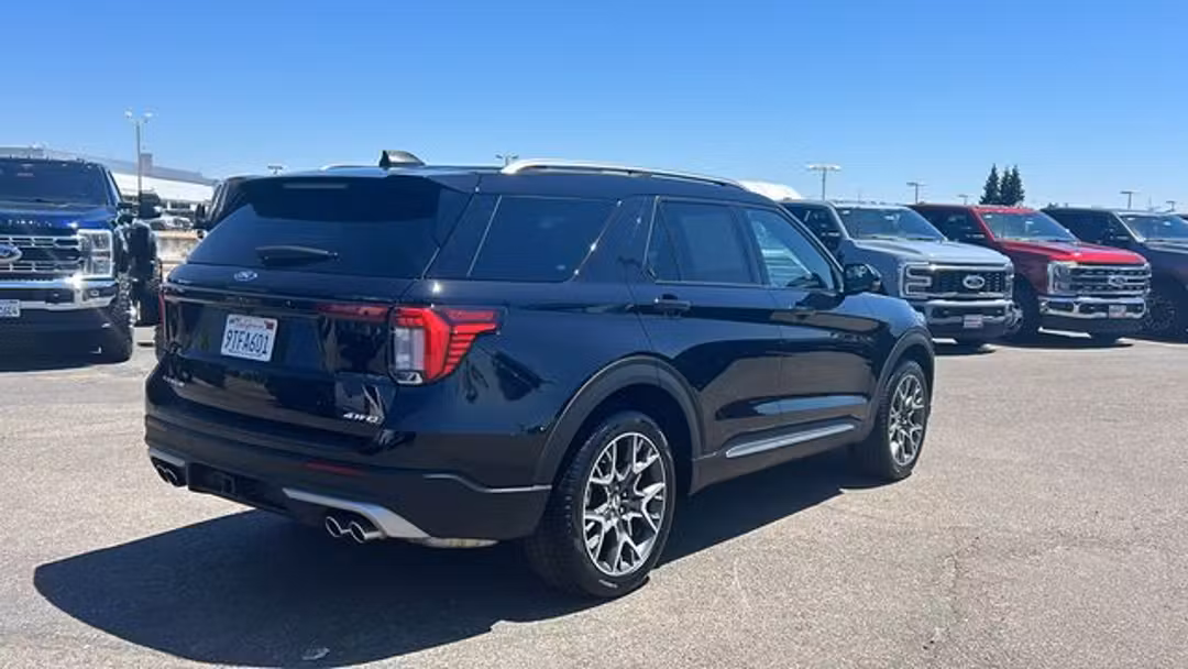 2025 Ford Explorer Platinum - Image 3