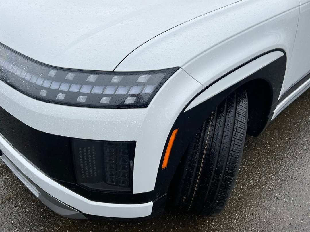 2026 Hyundai Ioniq 9 SEL - Image 3