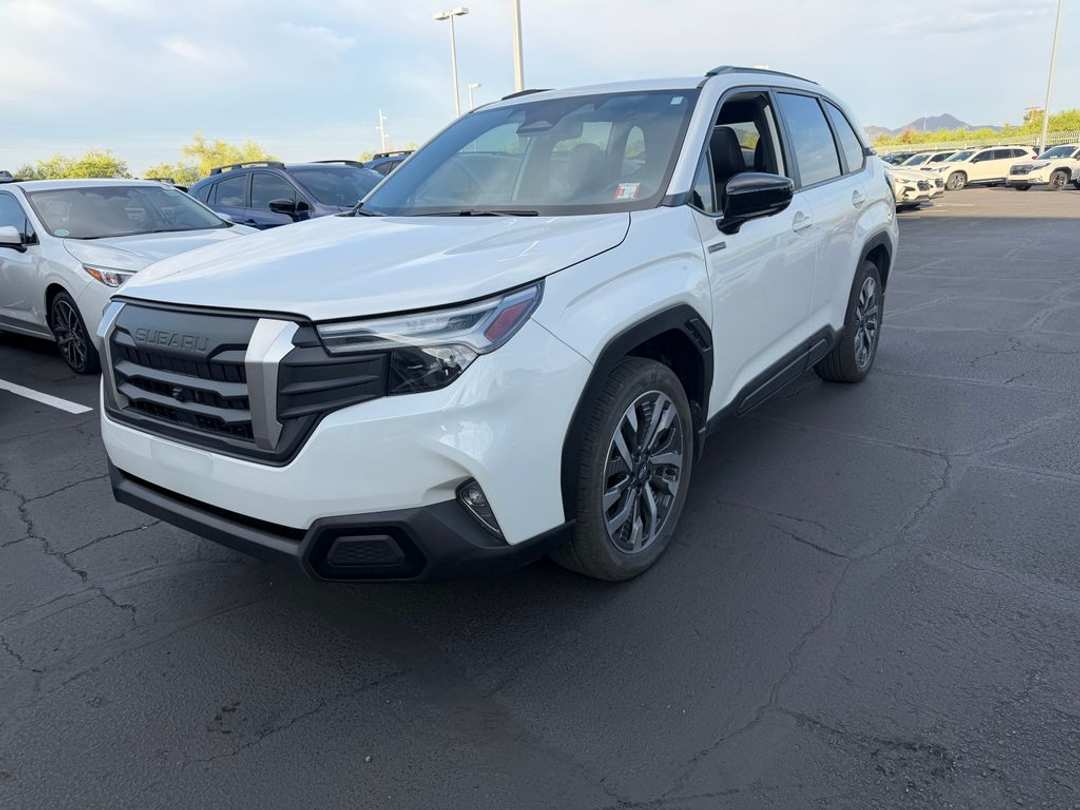 2025 Subaru Forester Hybrid Touring - Image 3