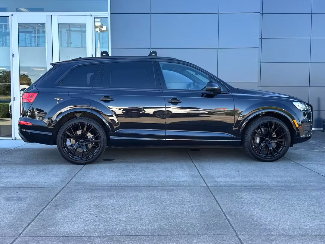 2019 Audi Q7 55 Prestige - Image 2