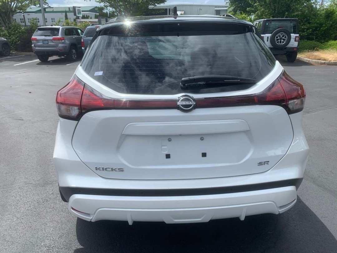 2023 Nissan Kicks SR - Image 3