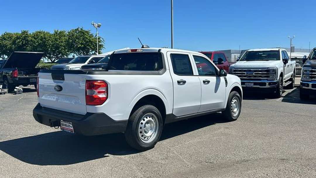 2026 Ford Maverick XL - Image 3