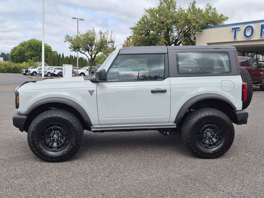 2026 Ford Bronco Base - Image 2