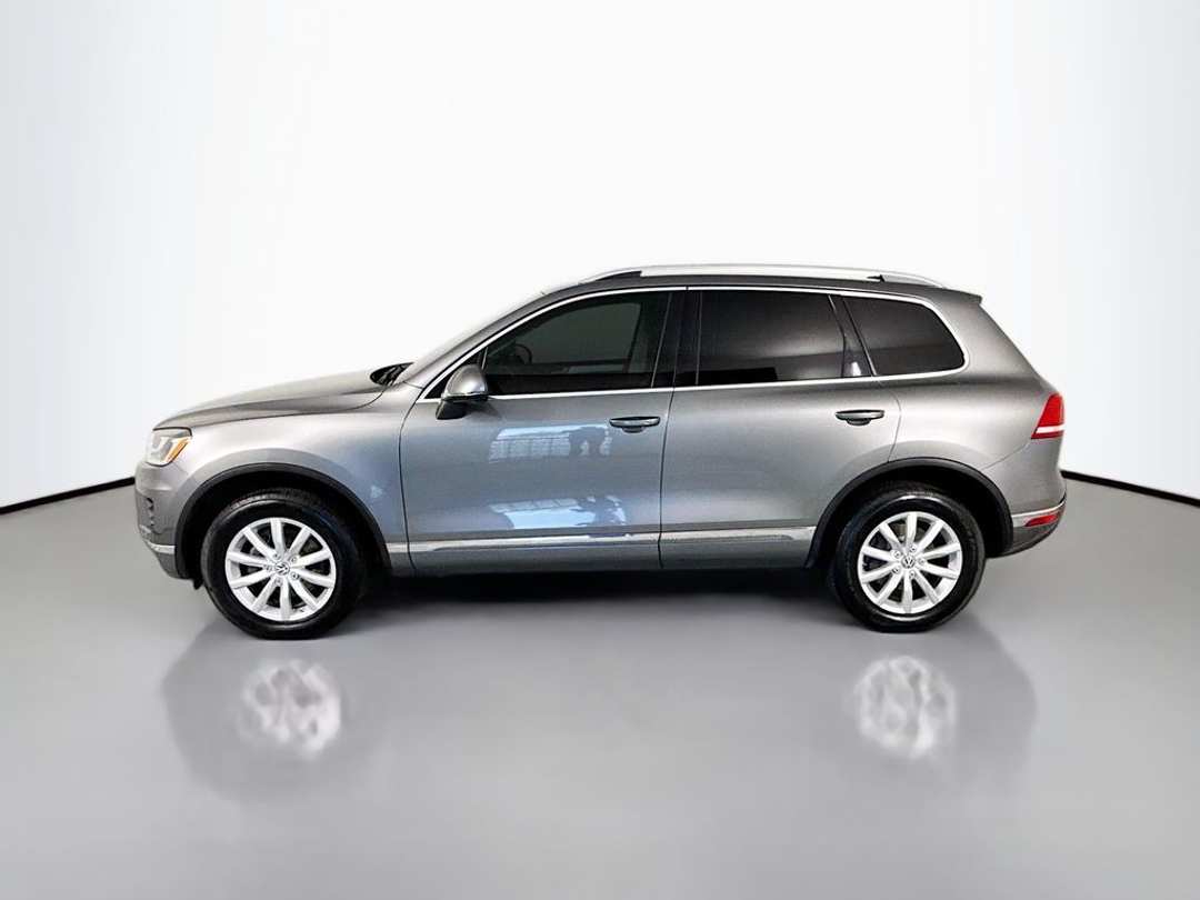 2016 Volkswagen Touareg VR6 FSI - Image 2