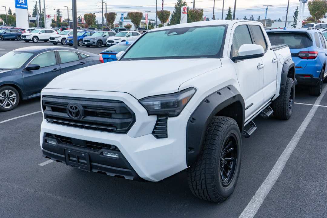 2025 Toyota Tacoma SR5 - Image 3