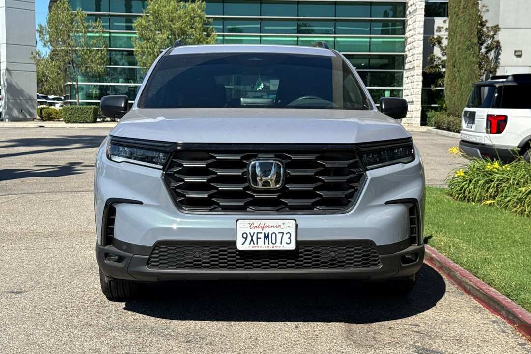 2025 Honda Pilot Sport - Image 3