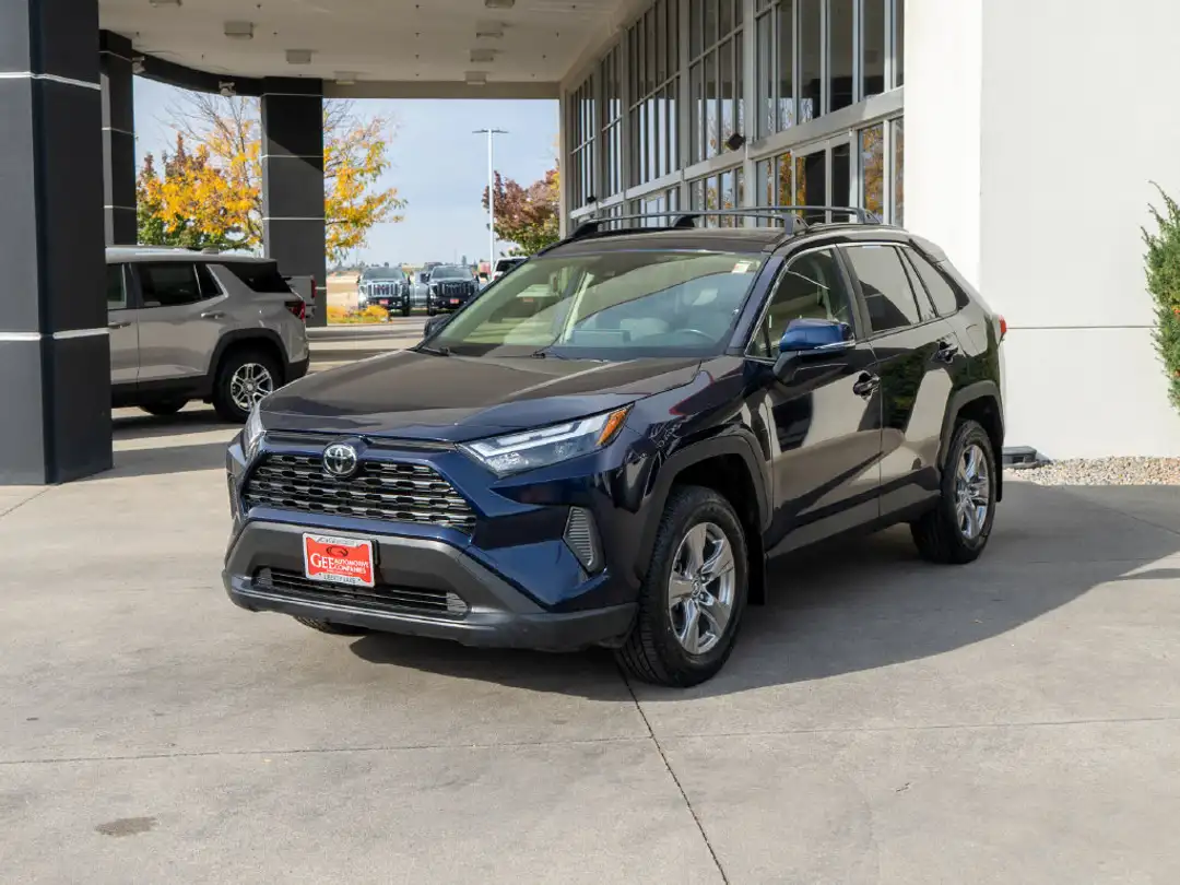 2023 Toyota Rav4 XLE - Image 3