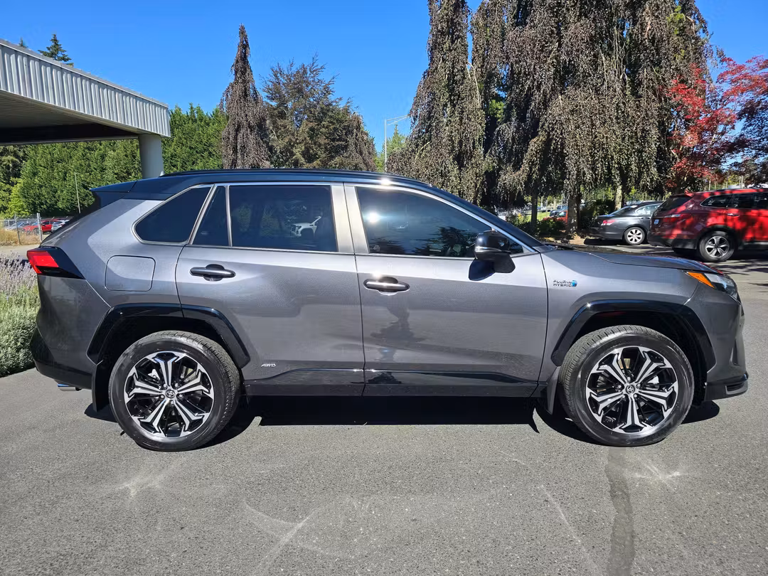 2024 Toyota Rav4 Prime XSE - Image 3