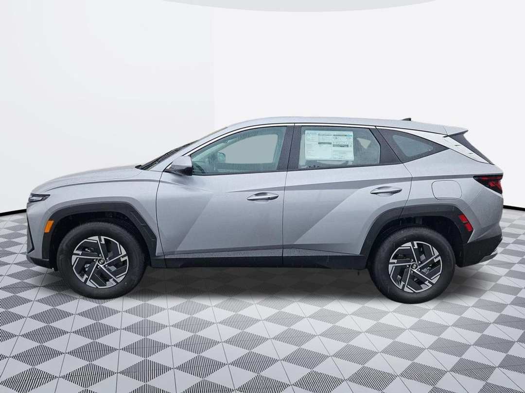 2026 Hyundai Tucson Hybrid Blue SE - Image 3