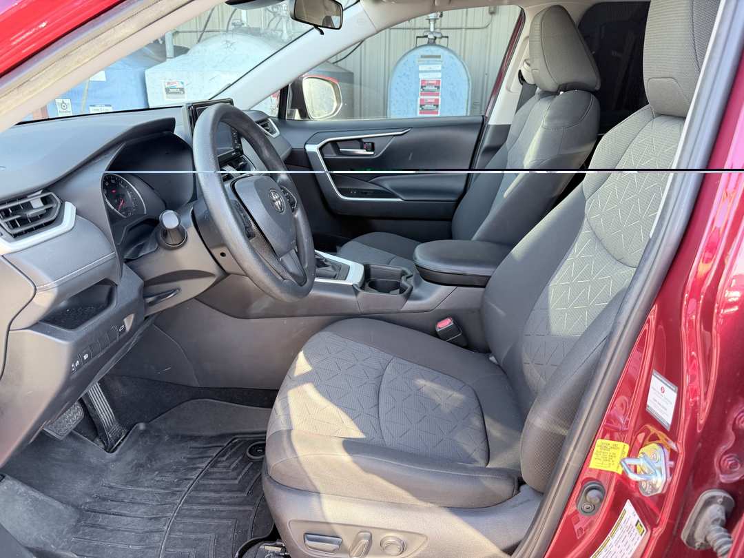 2021 Toyota Rav4 XLE - Image 2