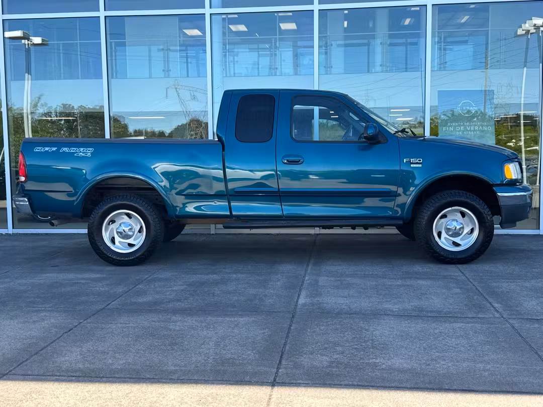 2001 Ford F-150 XLT - Image 2