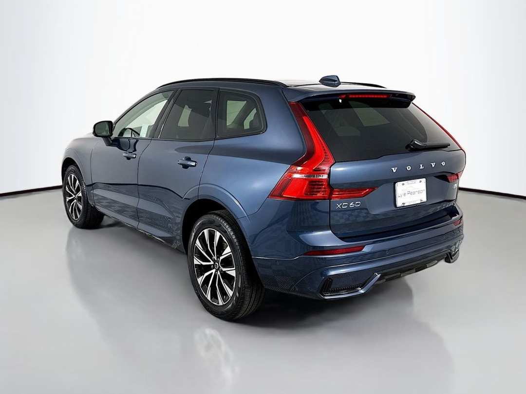 2023 Volvo Xc60 B5 Plus Dark Theme - Image 3