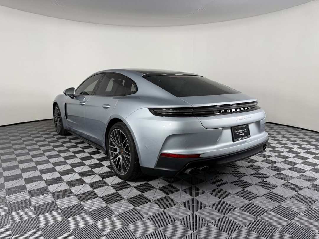 2024 Porsche Panamera 4 - Image 3