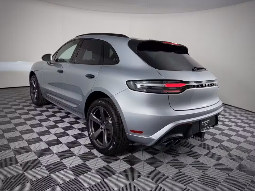2026 Porsche Macan - Image 3