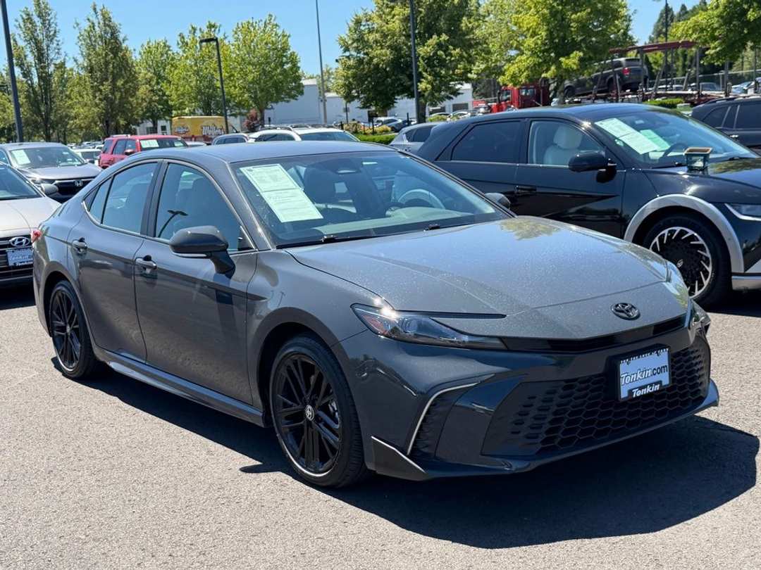 2025 Toyota Camry SE - Image 3