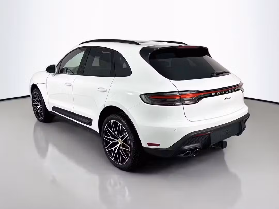 2026 Porsche Macan - Image 3