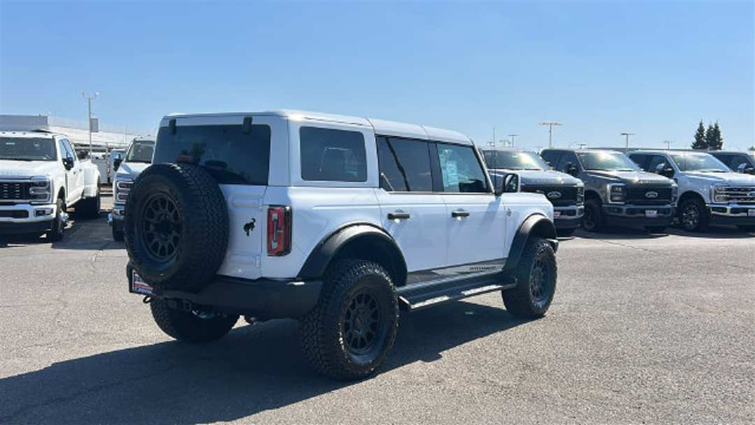 2026 Ford Bronco Outer Banks - Image 3