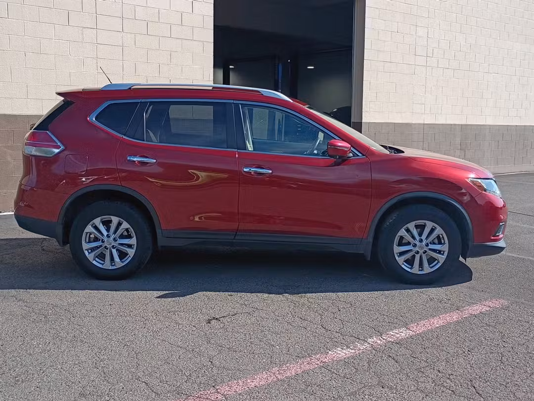2016 Nissan Rogue SV - Image 3