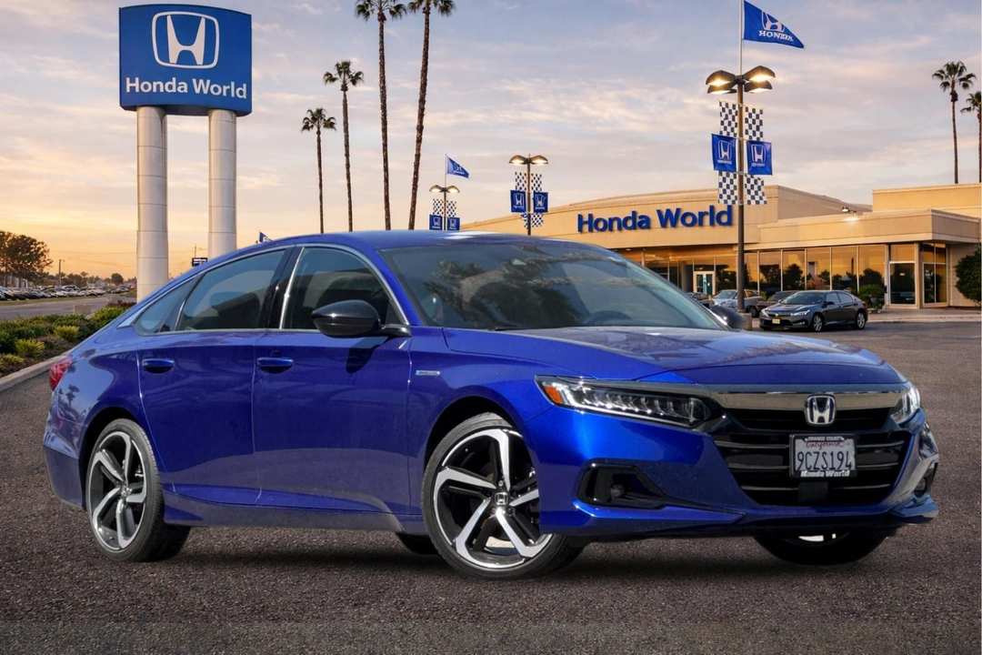 2022 Honda Accord Hybrid Sport - Image 2