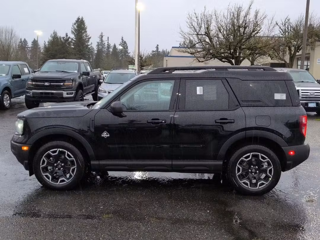 2025 Ford Bronco Sport Outer Banks - Image 2