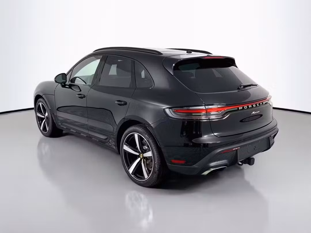 2026 Porsche Macan - Image 3