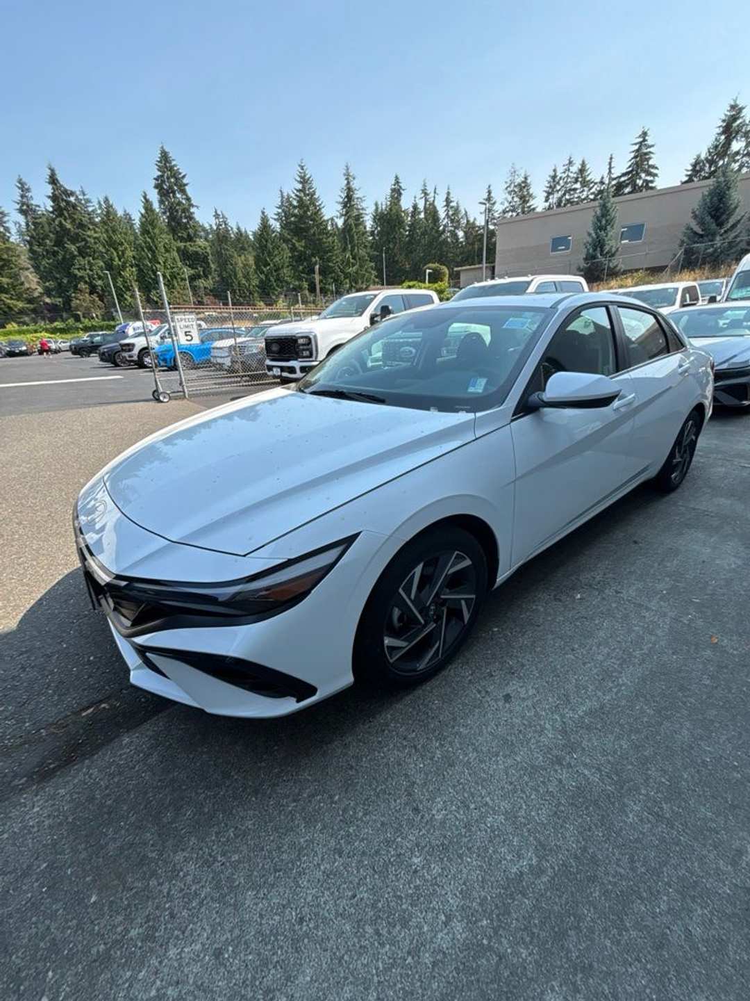 2025 Hyundai Elantra SEL Convenience - Image 2