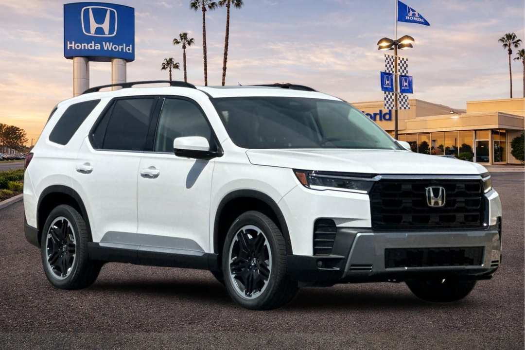2026 Honda Pilot Touring - Image 2