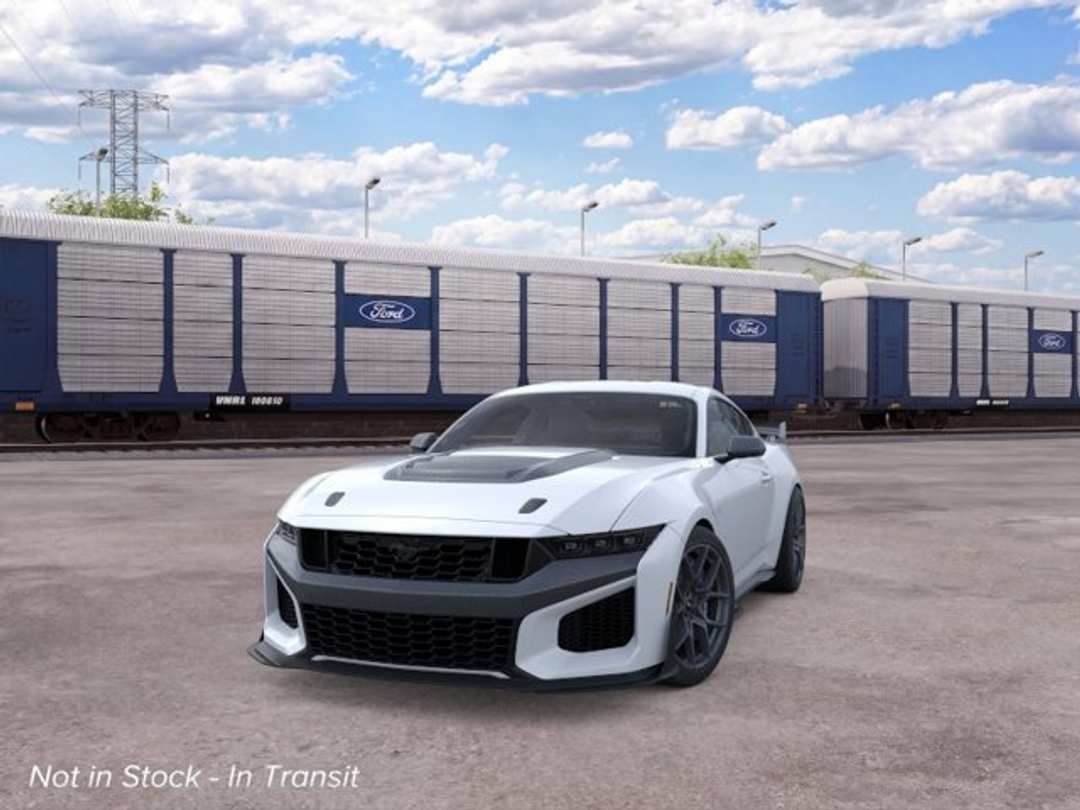 2026 Ford Mustang Dark Horse - Image 2