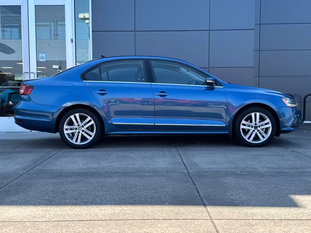2017 Volkswagen Jetta 1.8T SEL - Image 2