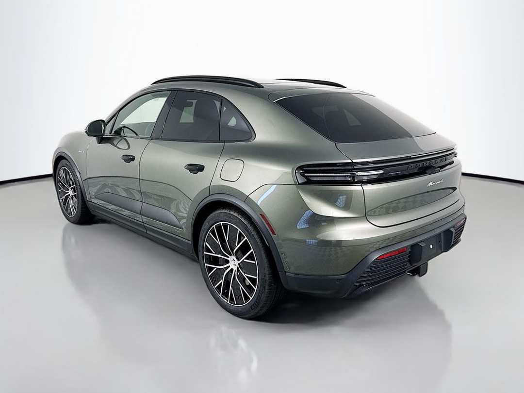2026 Porsche Macan 4 - Image 3