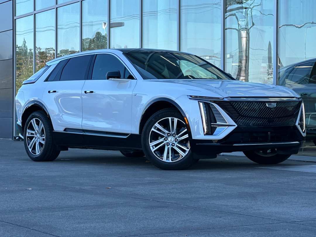 2024 Cadillac Lyriq Tech - Image 2