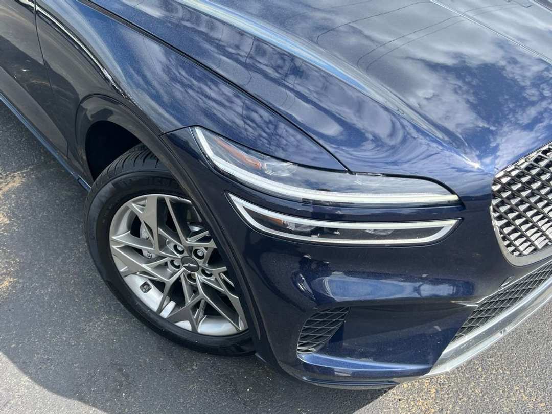 2023 Genesis Gv70 2.5T - Image 2
