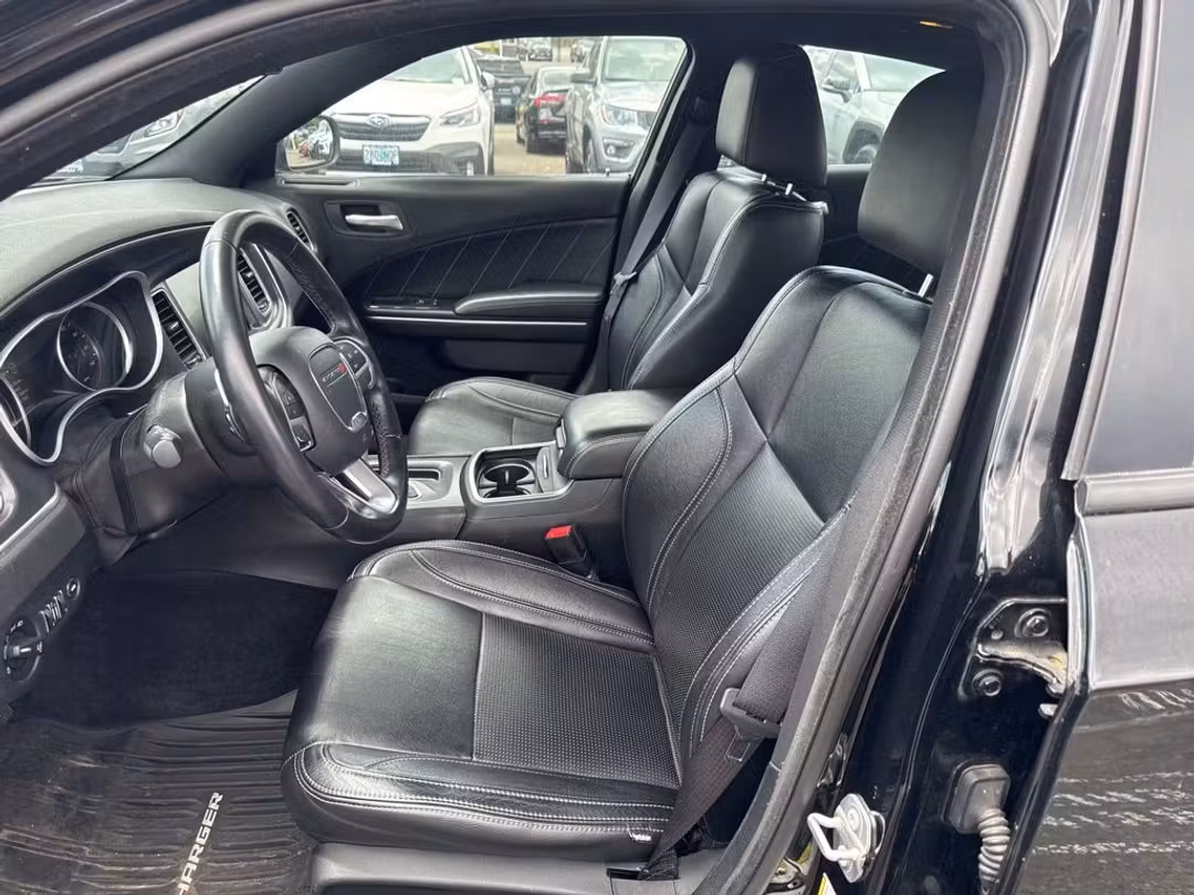 2016 Dodge Charger SXT - Image 3