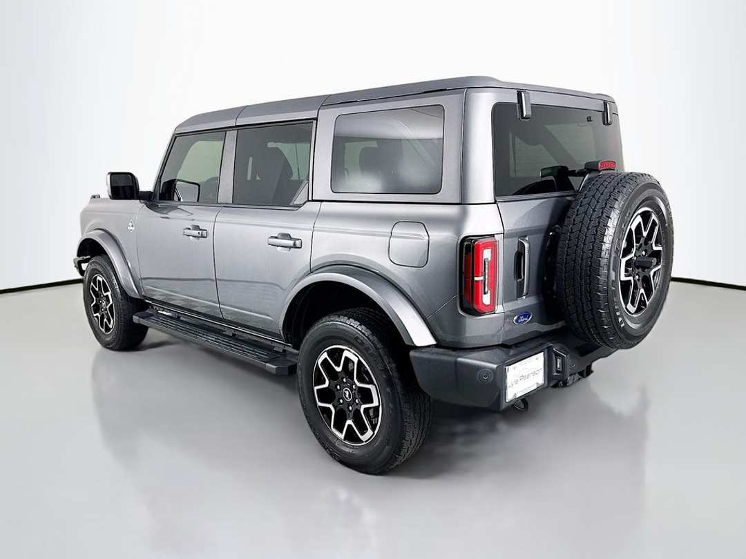 2022 Ford Bronco Outer Banks - Image 3