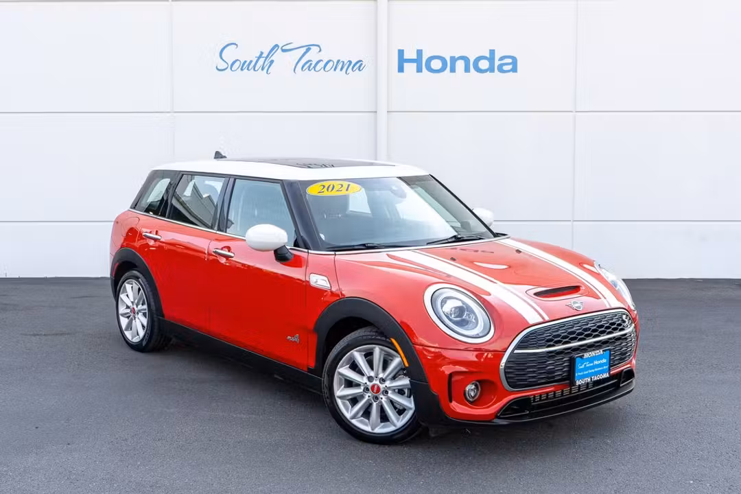 2021 MINI Cooper S Clubman Signature - Image 2