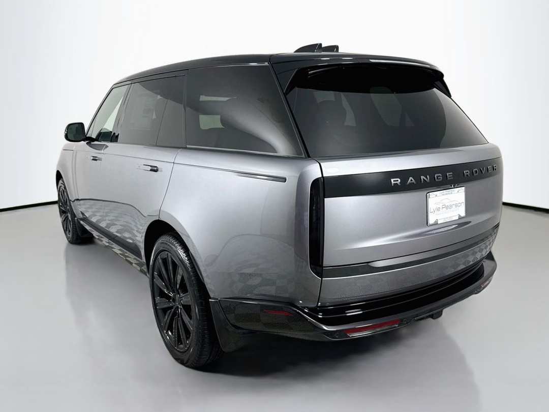 2026 Land Rover Range Rover SE - Image 3