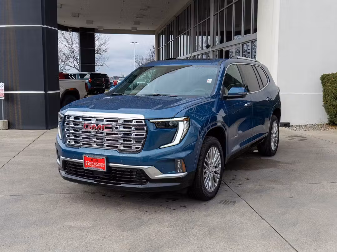 2026 GMC Acadia Denali - Image 3