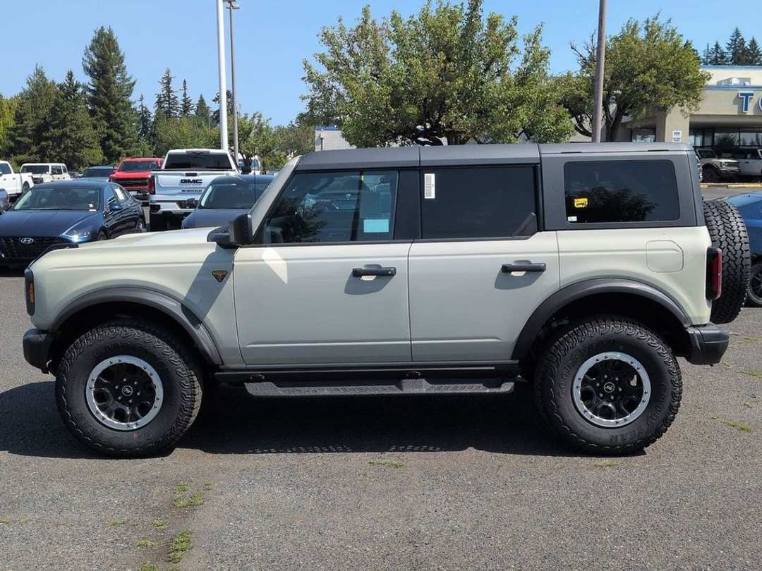2026 Ford Bronco Badlands - Image 2