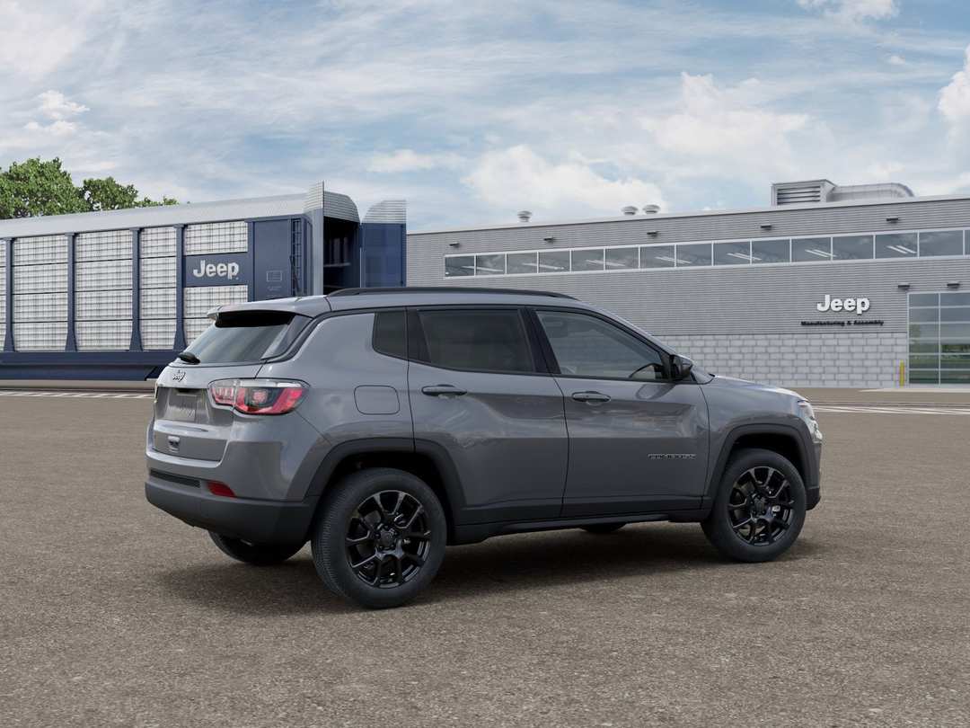2026 Jeep Compass Latitude Altitude - Image 2