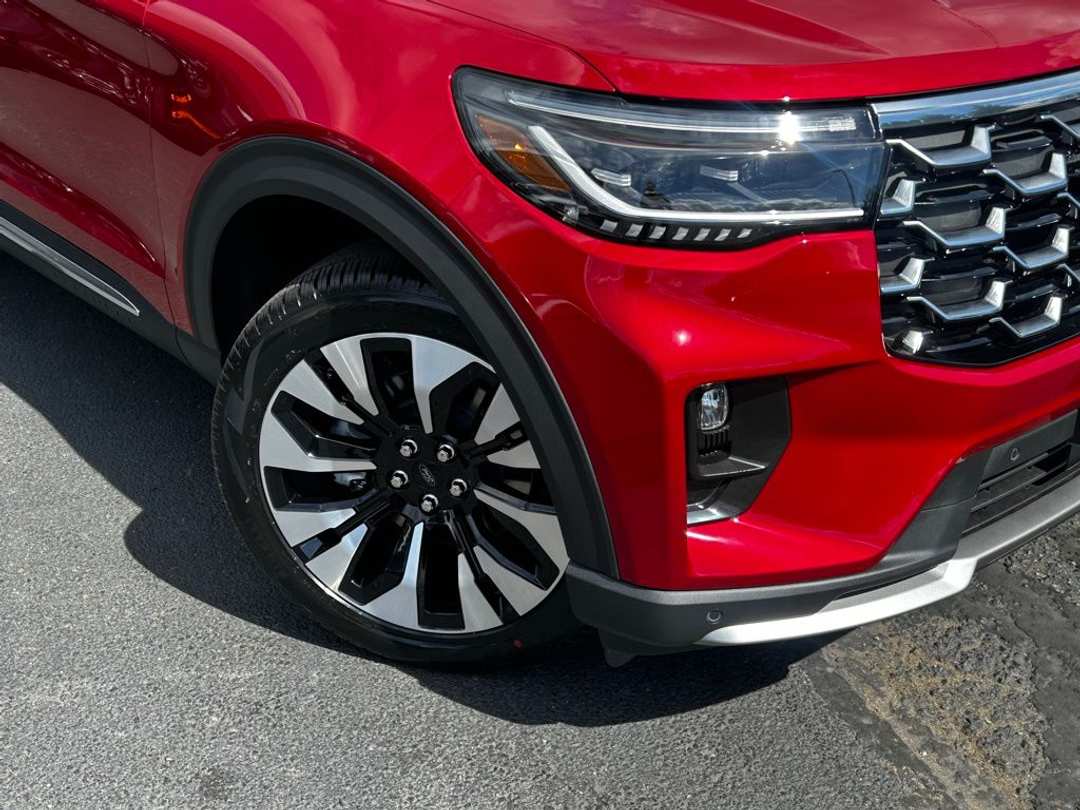 2026 Ford Explorer Platinum - Image 2