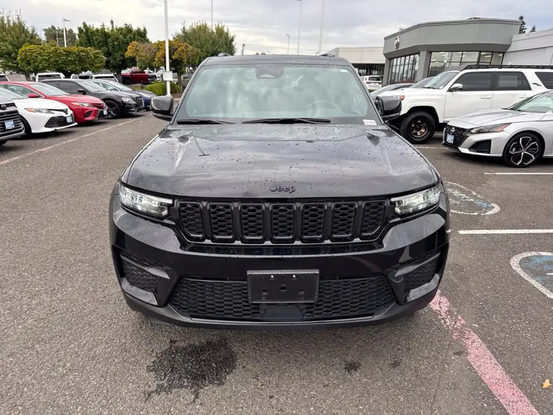 2023 Jeep Grand Cherokee Altitude X - Image 2