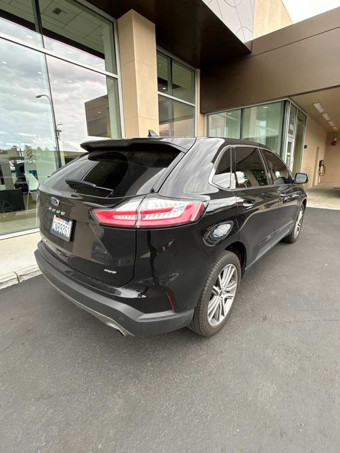 2023 Ford Edge Titanium - Image 2