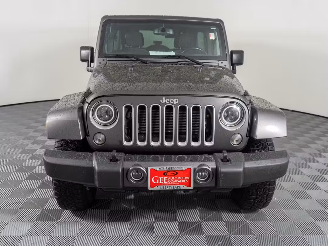 2016 Jeep Wrangler Unlimited Sahara - Image 2